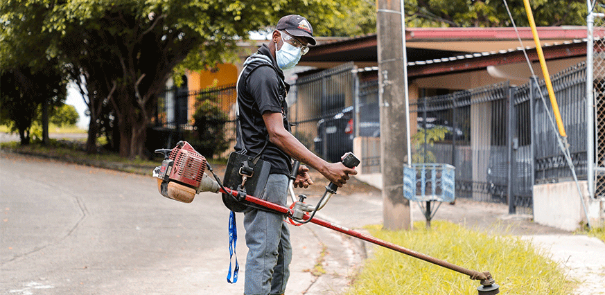 Limpieza de herbazales en san miguelito