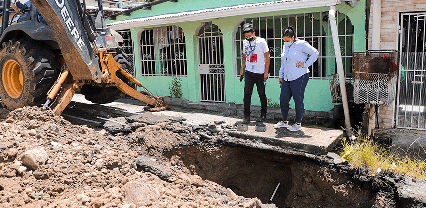trabajo de arreglo de tuberia rota en san miguelito corregimiento de victoriano lorenzo