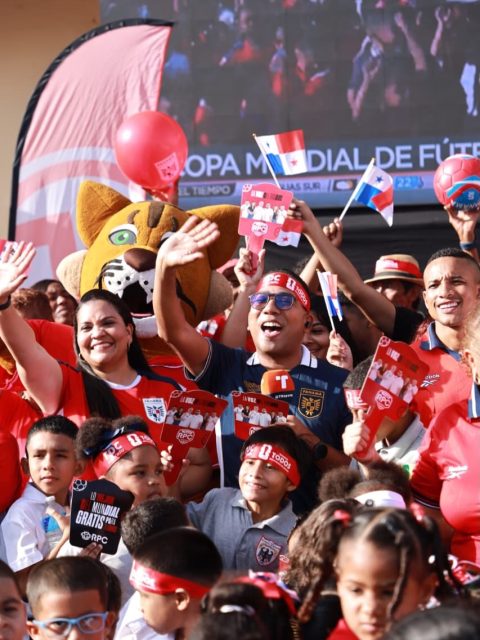 Qué gran manera de vivir el inicio del Mundial!
Agradecemos a Jermaine Cumberbatch y a todo el equipo de Medcom por compartir una mañana llena de energía, alegría y muchas sorpresas junto a la comunidad de Victoriano Lorenzo.
Gracias por llevar premios, entusiasmo y contagiar a grandes y chicos con la pasión que despierta esta fiesta del fútbol, creando momentos inolvidables para nuestros vecinos.
