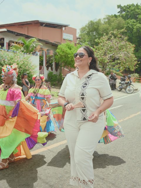 Las calles de Victoriano Lorenzo se llenan de alegría, música y orgullo comunitario para celebrar juntos nuestros 54 años.

Hoy la celebración es para nuestra gente, para nuestras familias y para toda la comunidad que hace de Victoriano Lorenzo un corregimiento lleno de historia y corazón. ❤️

¡Que viva Victoriano Lorenzo! ¡Felices 54 años! 🎉🎉🎉