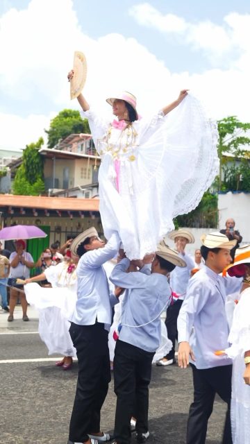 ¡Victoriano Lorenzo está de fiesta!

Con música, alegría y mucha energía, nuestra comunidad celebra los 54 años de nuestro corregimiento.

Un desfile que reúne a nuestras familias, estudiantes, bandas y vecinos en una sola celebración: la de nuestra gente y nuestra historia.

Hoy celebramos lo que somos, lo que hemos construido y todo lo que nos une. 

¡Felices 54 años, Victoriano Lorenzo! Que siga la fiesta de nuestra comunidad. 🎉